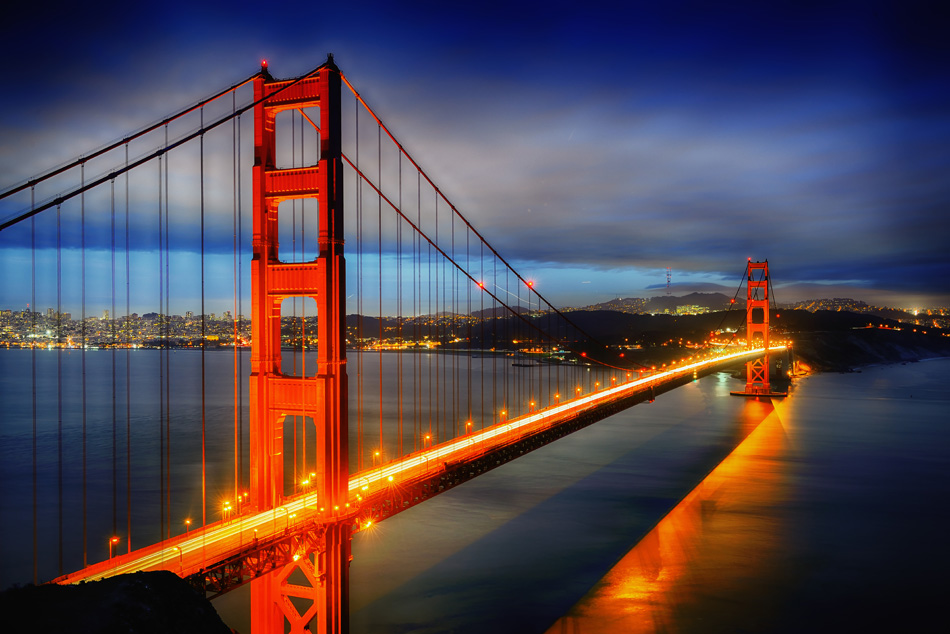 famous Golden Gate Bridge San Francisco at night 1